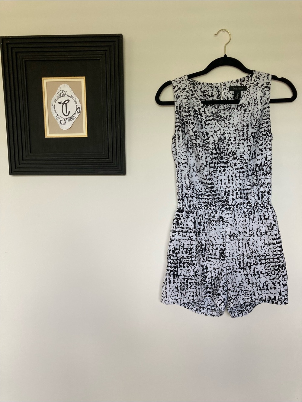 white house black market Black & White Printed Sleeveless Romper 00